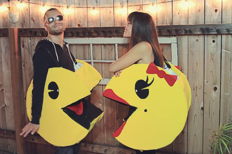 couples-are-loving-the-idea-of-diy-mr-and-ms-pac-man-costumes. 
