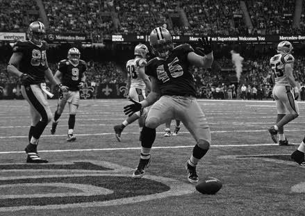 Terrell Owens & The Original Salvation Army Bucket Touchdown Celebration