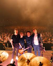 Holding Absence Source: @holdingabsence via Instagram